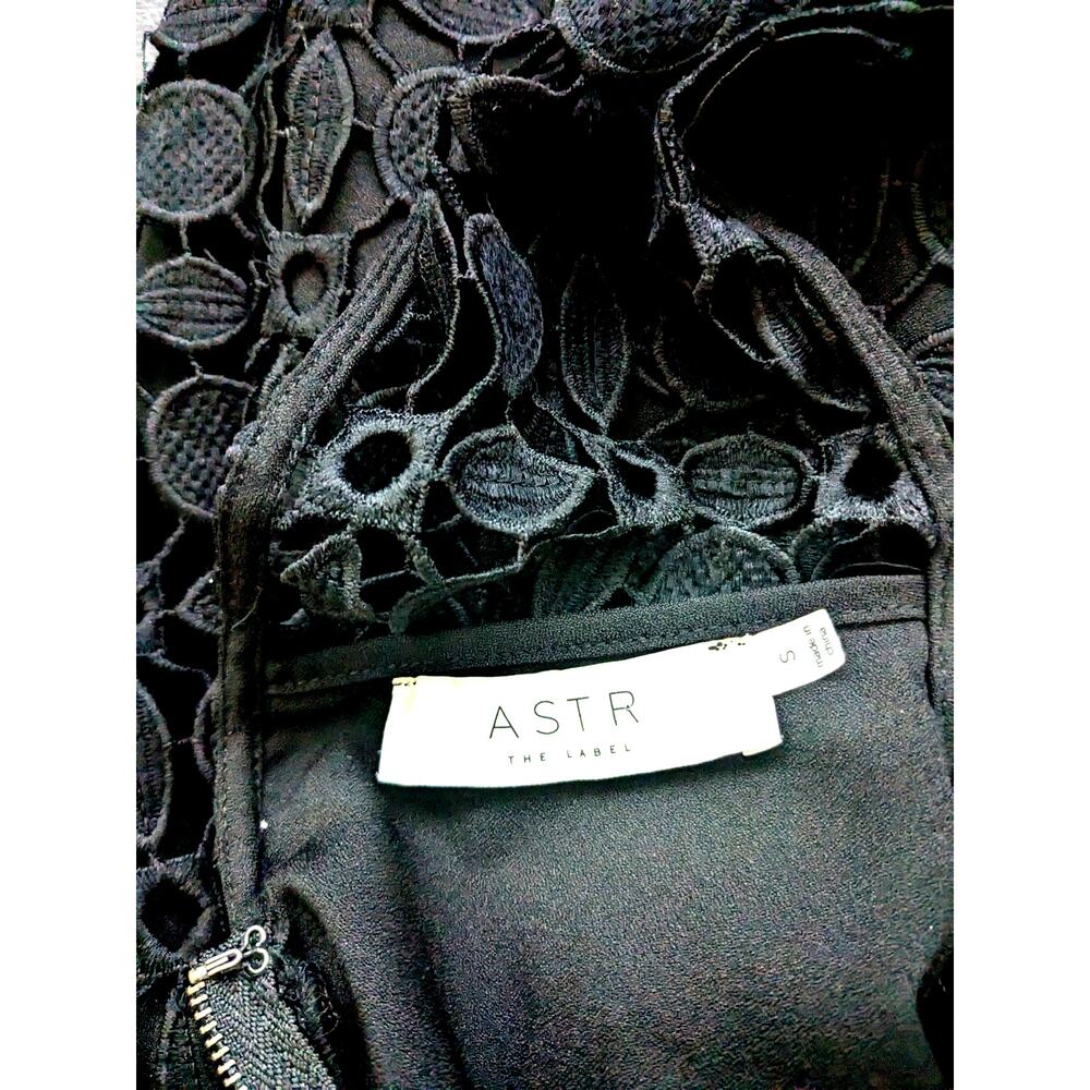 ASTR The Label VIVIAN Sz S Peek-a-Boo Lace Bodycon Dress EUC - Picture 7 of 7